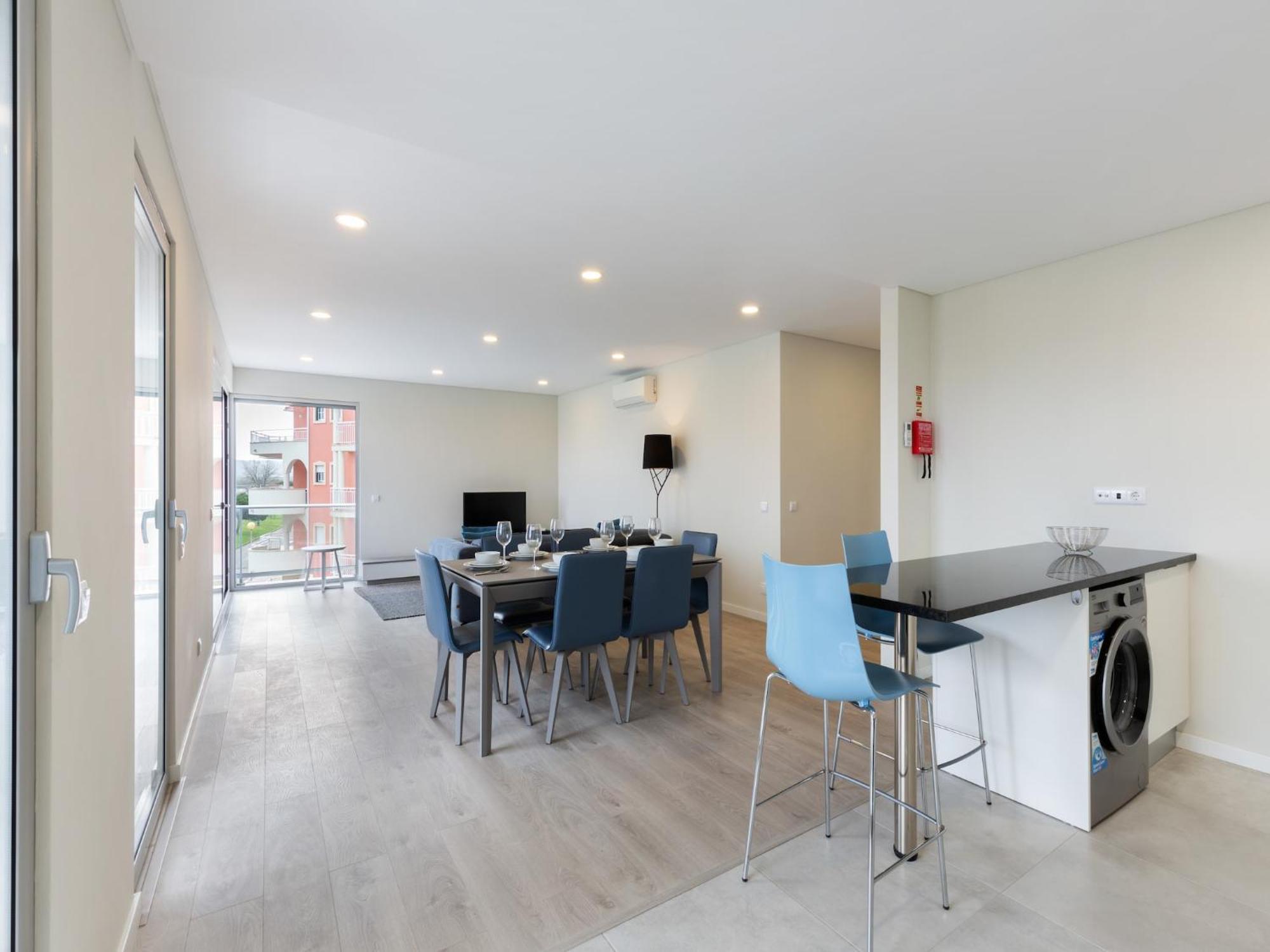 Beautiful Apartment In S O Martinho Do Porto With Balcony São Martinho do Porto Exterior photo
