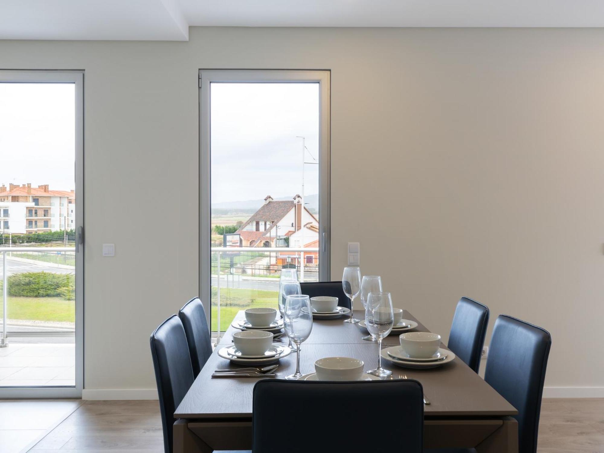 Beautiful Apartment In S O Martinho Do Porto With Balcony São Martinho do Porto Exterior photo